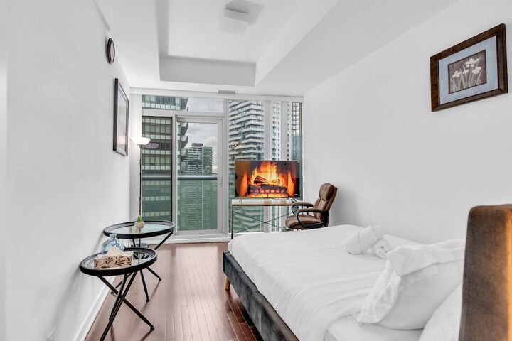 Room 2 of 195