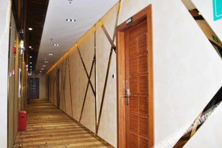 Hotel Interior 10 of 14
