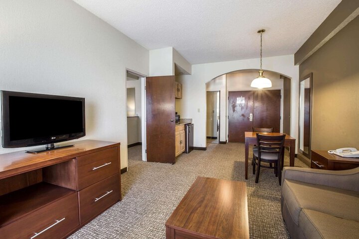 1 King Bed Suite (12 of 18)