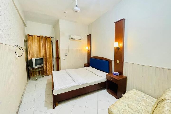 Room 8 of 25
