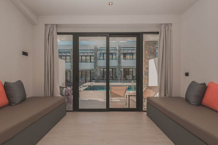 Room 9 of 28