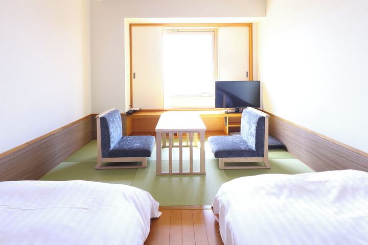 Room 9 of 75
