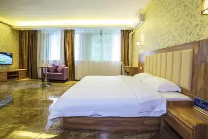 Yangshuo Rainbow Holiday Hotel