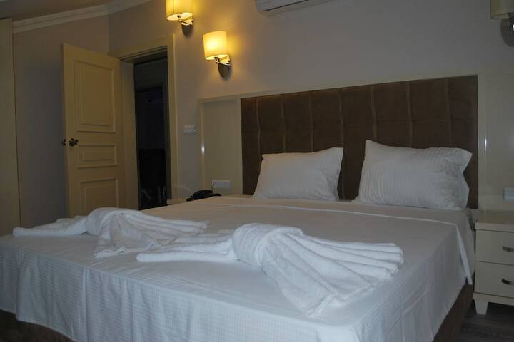 Room 13 of 38