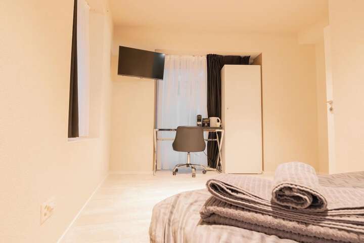 Room 3 of 33
