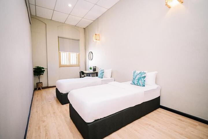 Room 6 of 31
