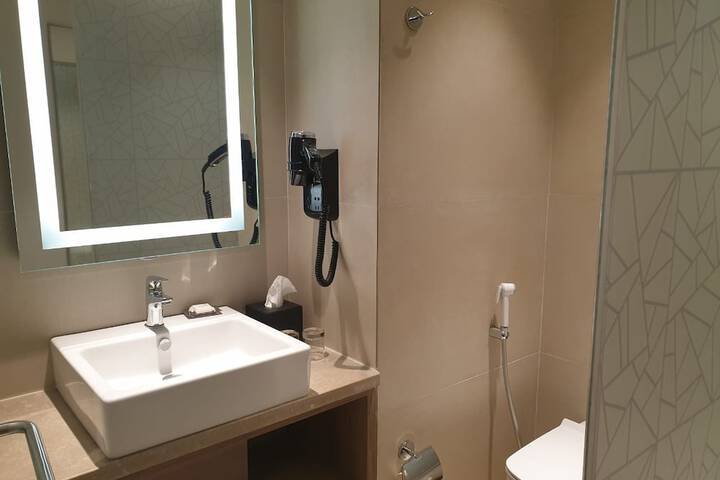 Room 42 of 118