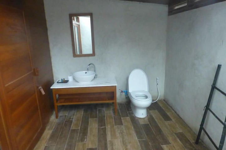 Room 12 of 62