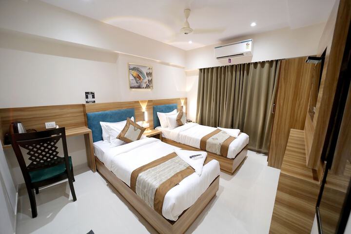 Room 12 of 30