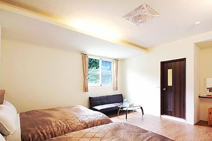 Room 15 of 40