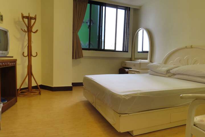Room 6 of 35