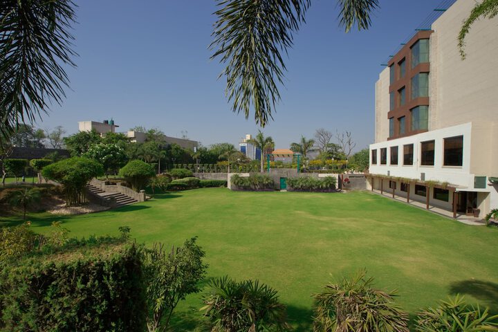 Hotel Exterior 50 of 62
