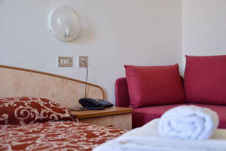 Room 22 of 38