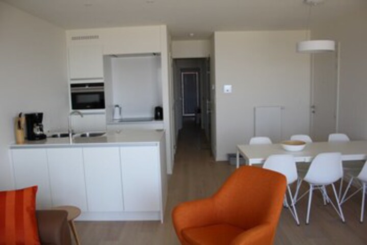 Room 10 of 12