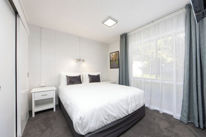 Room 3 of 34