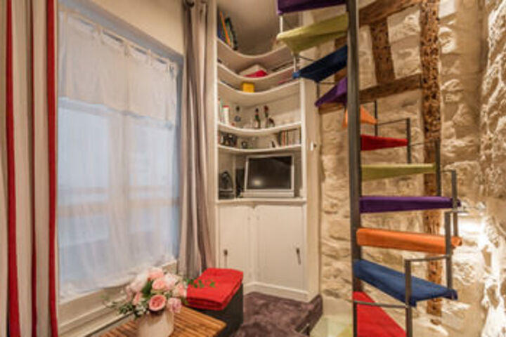 Room 76 of 189