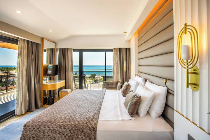 Room 4 of 30