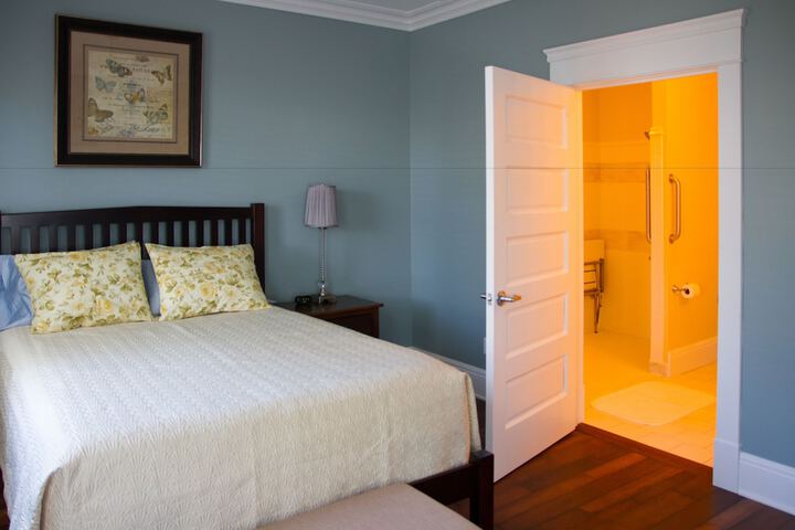 Room 2 of 33