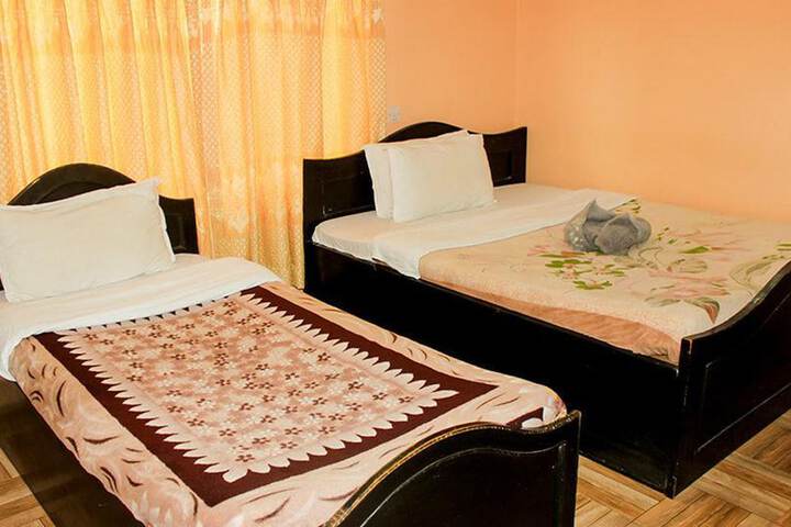 Room 4 of 10
