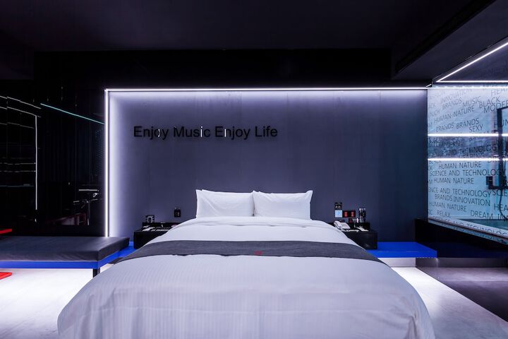 Room 19 of 99