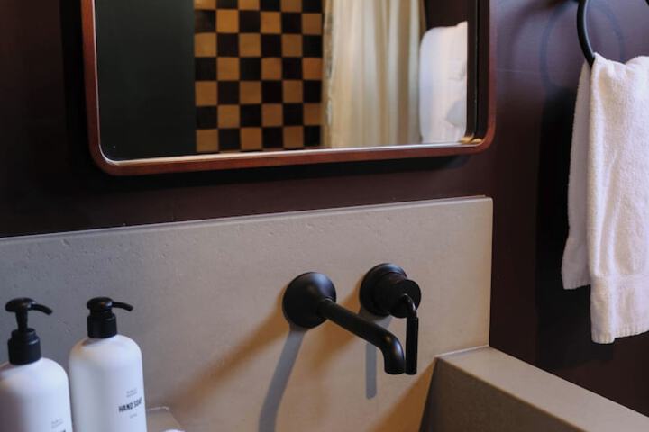 Room 43 of 68