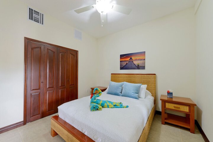 Room 34 of 328