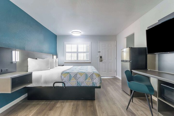 Room 9 of 26