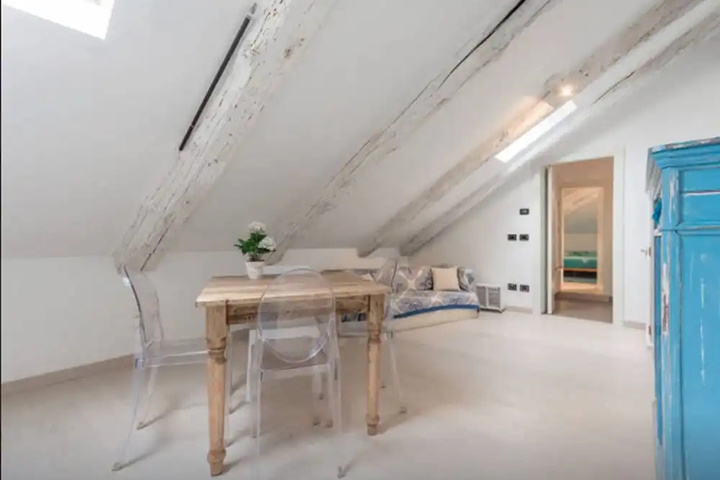 Room 4 of 13