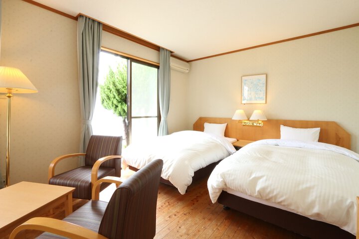 Room 3 of 44