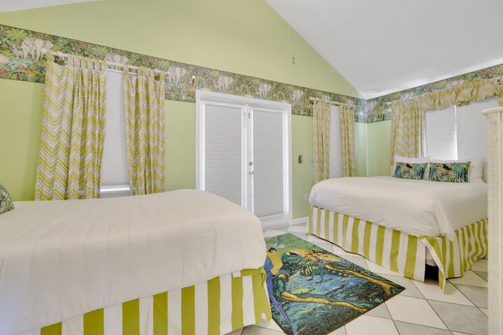 Room 30 of 711