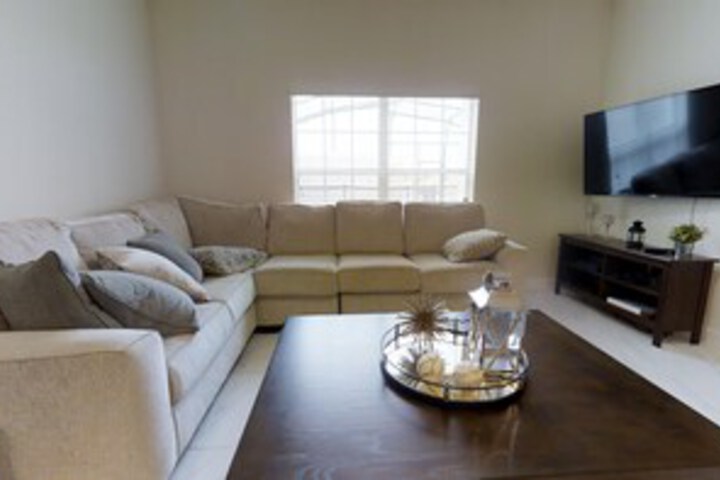 Room 6 of 25