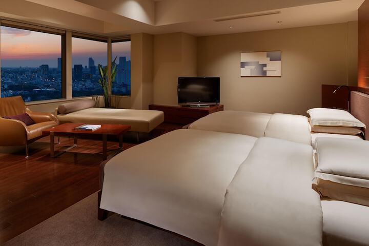 Room 32 of 216