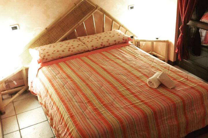 Room 6 of 10