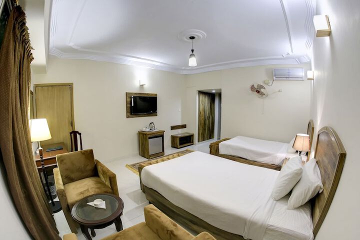 Room 35 of 69