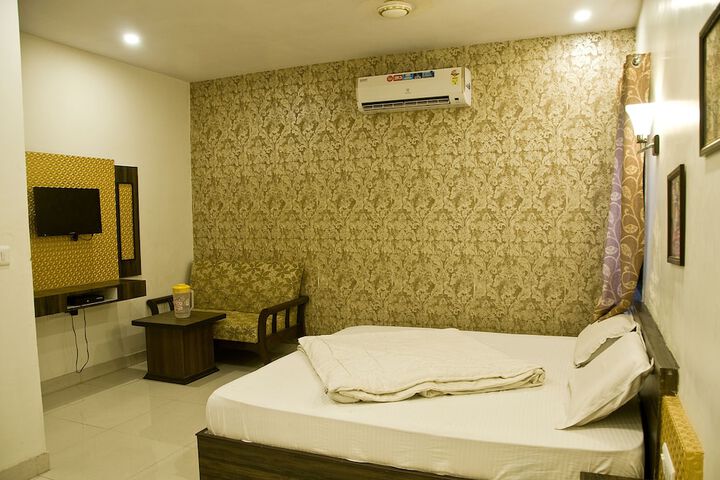 Room 5 of 15