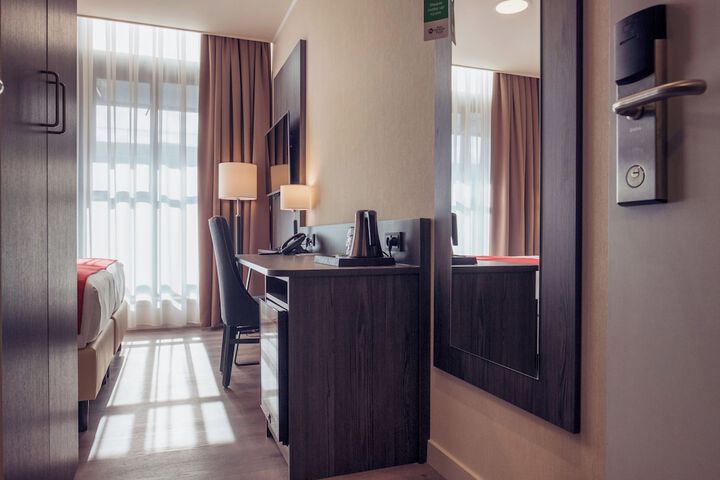 Room 36 of 84