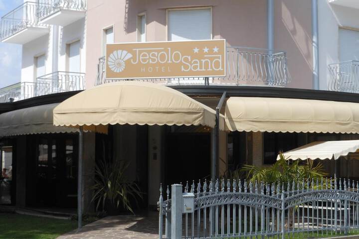 Hotel 64 of 64
