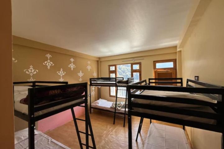 Room 2 of 31