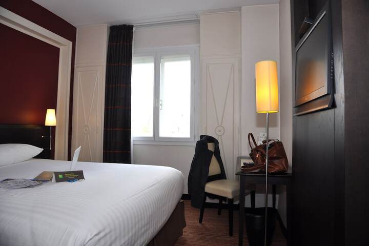 Room 8 of 50