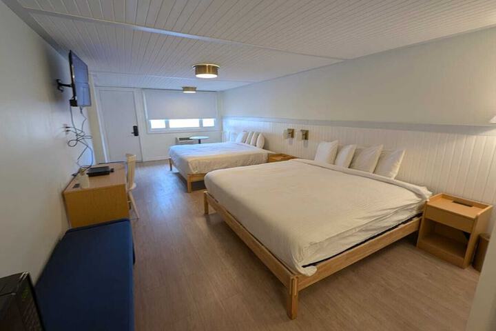 Deluxe 2 King Beds (2 of 5)