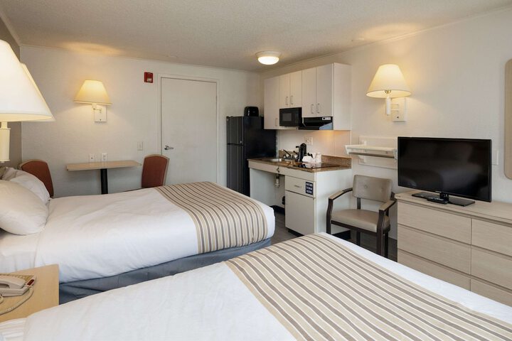Efficiency 2 Double Beds (6 of 9)