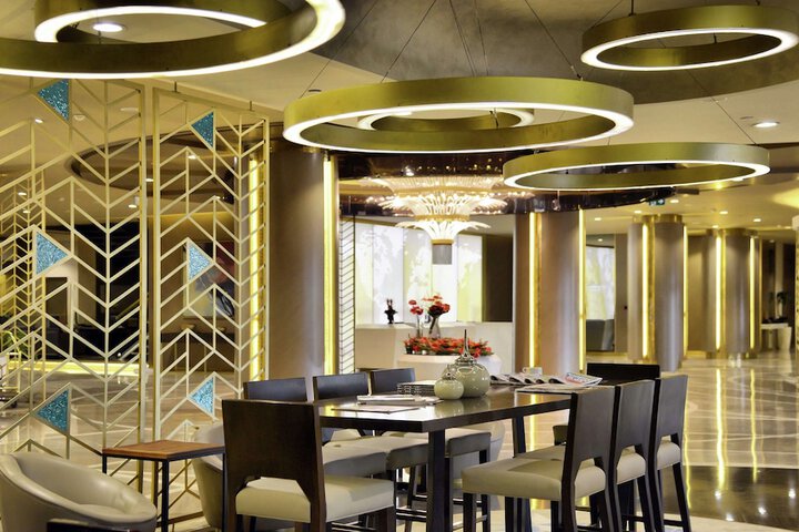 Entrance & Lobby