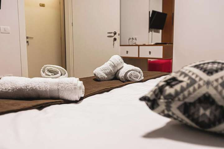 Room 8 of 90