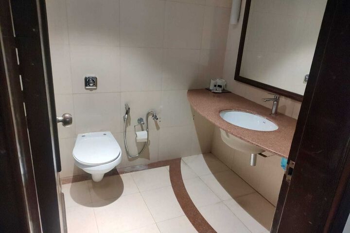 Room 13 of 22