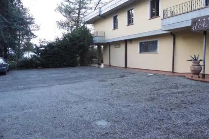 HOTEL VALLEUMBRA