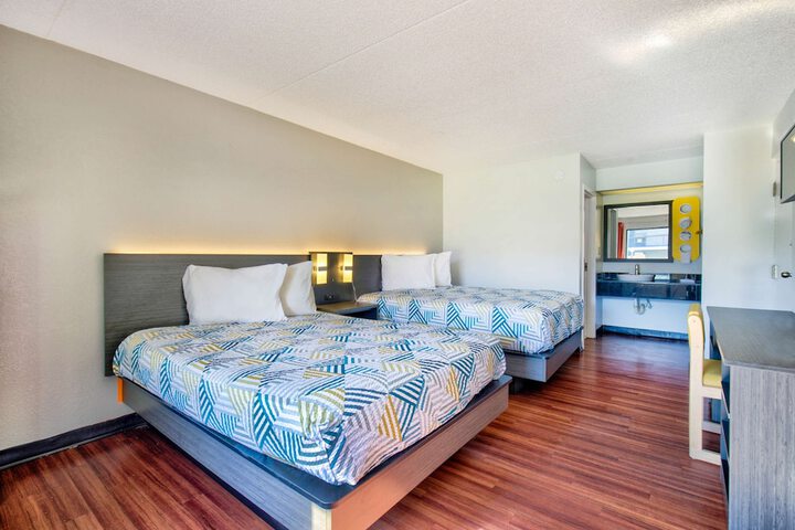 2 Double Beds (4 of 7)