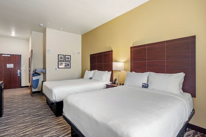 Quadruple Accessible Queen Size Bed (6 of 16)