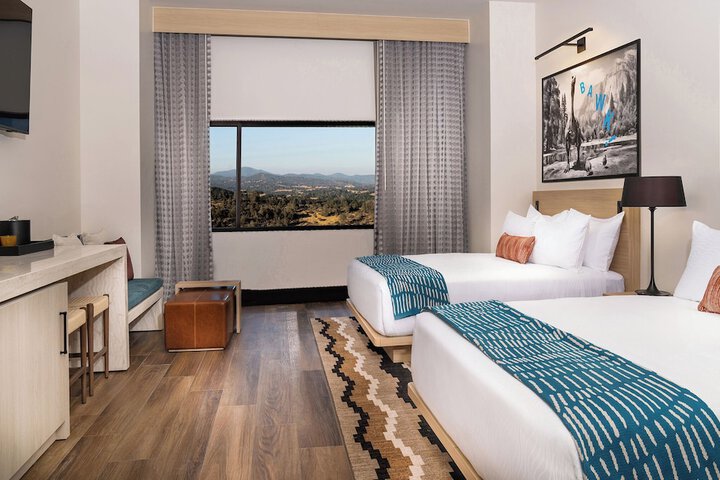 2 Queen Beds (2 of 6)