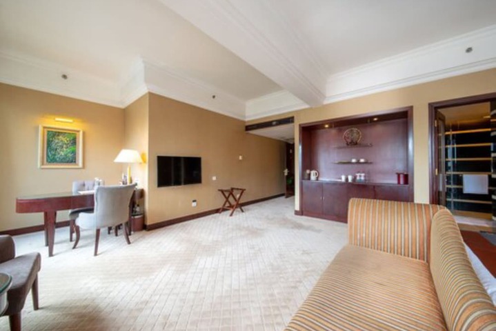 Room 44 of 163