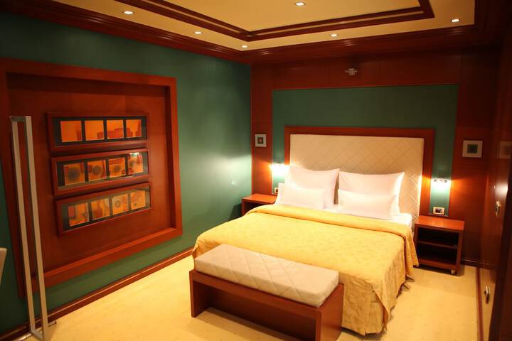 Room 19 of 62